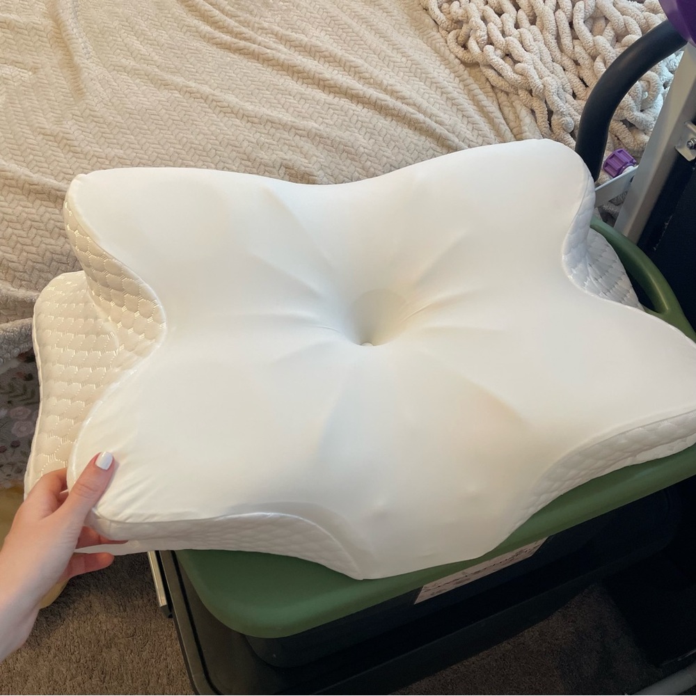 Neck support pillow in great condition Oeko Tex brand